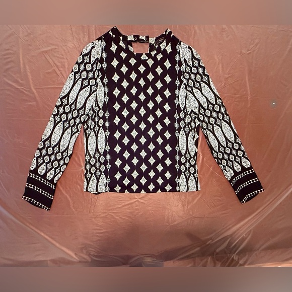 BCBGMaxAzria Donella Tapestry Print Black/White Wrap Top Size XS MSRP $268 - Picture 14 of 14